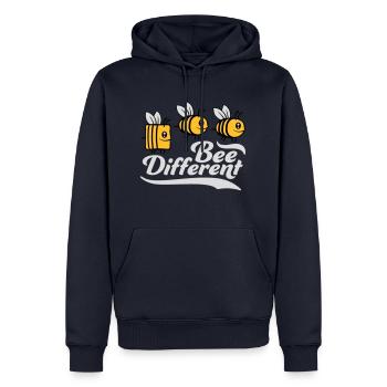 bee different Spruch Zitat - Männer Premium Bio Hoodie - Navy - Vorne - Nico (187cm)