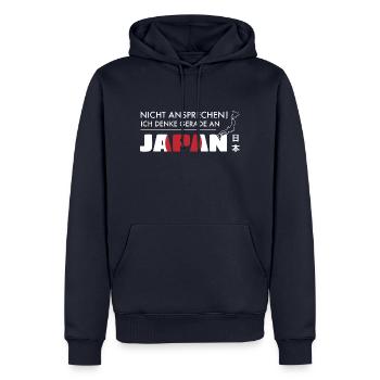 Nicht ansprechen! Ich denke gerade an Japan! - Männer Premium Bio Hoodie - Navy - Vorne - Nico (187cm)
