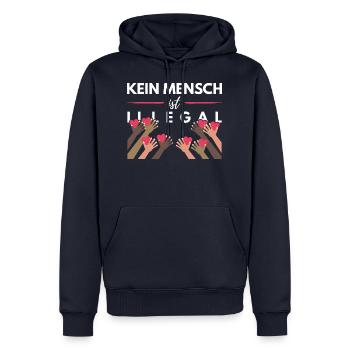 Kein Mensch Ist illegal - Männer Premium Bio Hoodie - Navy - Vorne - Nico (187cm)