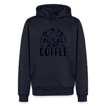 Sprich erst nach meinem ersten Kaffee mit mir. - Männer Premium Bio Hoodie - Navy - Vorne - Nico (187cm)
