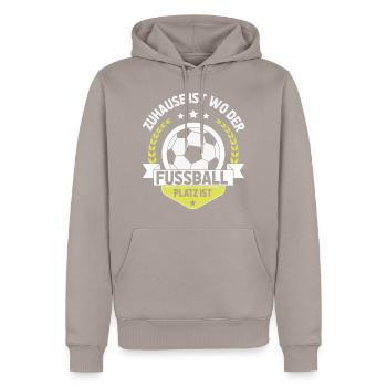 Zuhause ist wo der Fußballplatz ist - Männer Premium Bio Hoodie - Taupe - Vorne - Nico (187cm)