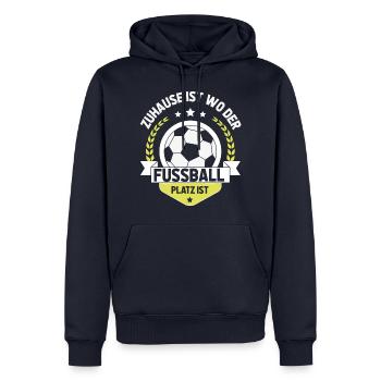 Zuhause ist wo der Fußballplatz ist - Männer Premium Bio Hoodie - Navy - Vorne - Nico (187cm)