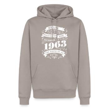 December 1963 The birth of an icon - Sweat à capuche Premium bio Homme - taupe - Devant - Nico (187cm)