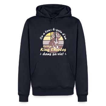 On a tous besoin d'un Cavalier King Charles! - Sweat à capuche Premium bio Homme - bleu marine - Devant - Nico (187cm)