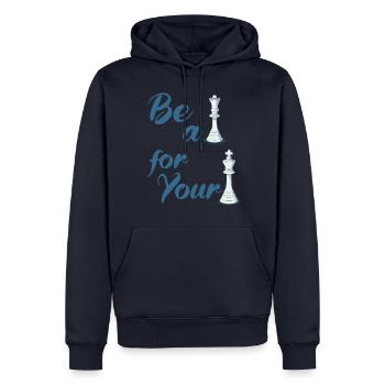 Soyez une reine pour votre roi - Chess Couple - Sweat à capuche Premium bio Homme - bleu marine - Devant - Nico (187cm)