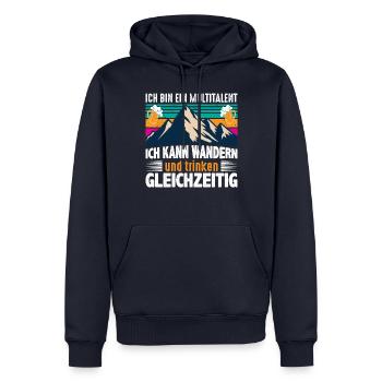 Ich bin ein Multitalent, Wandern und Bier trinken - Männer Premium Bio Hoodie - Navy - Vorne - Nico (187cm)