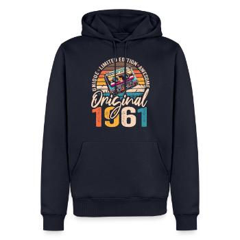 Jahrgang 1961 63.Geburtstag Kassette Tape 1961 - Männer Premium Bio Hoodie - Navy - Vorne - Nico (187cm)