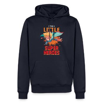Une enseignante de maternelle élève des petits super-héros - Sweat à capuche Premium bio Homme - bleu marine - Devant - Nico (187cm)