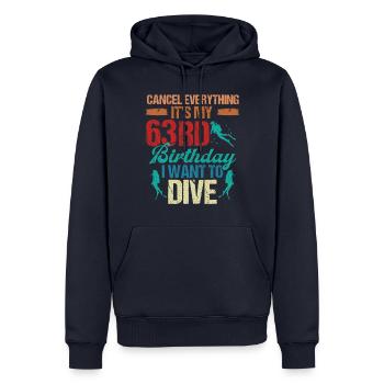 63 Year Old Scuba Diver Birthday Idea Snorkeling - Männer Premium Bio Hoodie - Navy - Vorne - Nico (187cm)