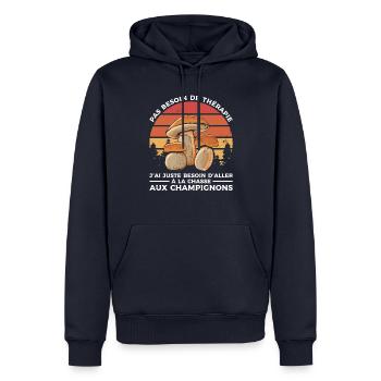 J'ai Juste Besoin D'aller À La Chasse Aux - Sweat à capuche Premium bio Homme - bleu marine - Devant - Nico (187cm)