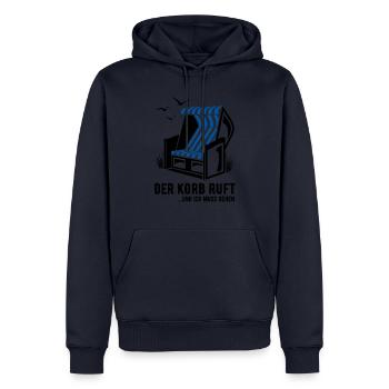 Der Korb ruft - Strandkorb - Meer - Urlaub - Männer Premium Bio Hoodie - Navy - Vorne - Nico (187cm)