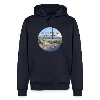 The way to the sea makes me free! - Männer Premium Bio Hoodie - Navy - Vorne - Nico (187cm)