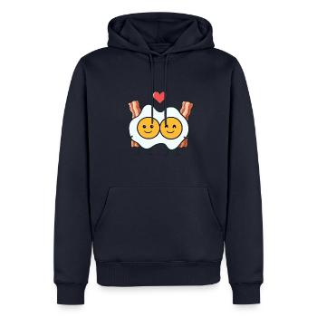 Oeufs au plat amoureux du bacon - couple avec cœur - Sweat à capuche Premium bio Homme - bleu marine - Devant - Nico (187cm)
