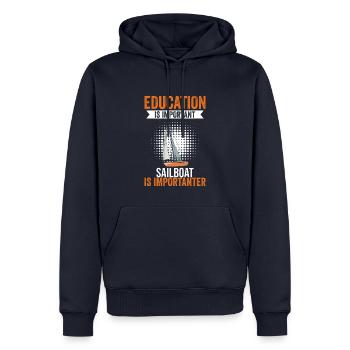 L’éducation est importante Le voilier est plus important - Sweat à capuche Premium bio Homme - bleu marine - Devant - Nico (187cm)