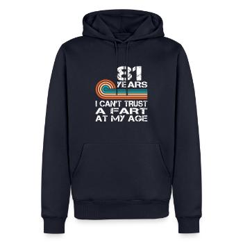 Je ne peux pas faire confiance à un pet à mon anniversaire de 81 ans - Sweat à capuche Premium bio Homme - bleu marine - Devant - Nico (187cm)
