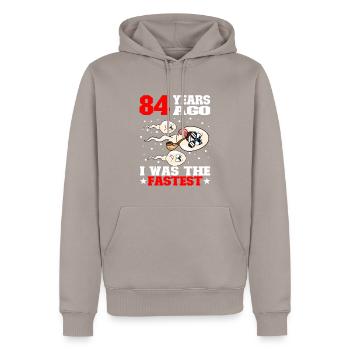 Lustiger Geburtstagsspruch 84 Jahre Alt - Männer Premium Bio Hoodie - Taupe - Vorne - Nico (187cm)