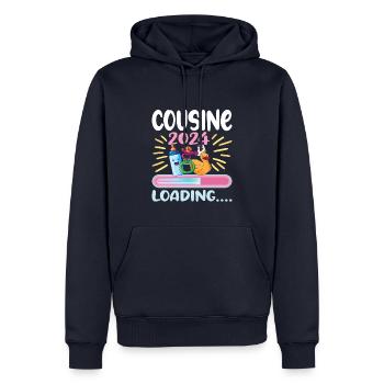 Cousine werden Cousine 2024 - Männer Premium Bio Hoodie - Navy - Vorne - Nico (187cm)