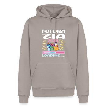Zia 2024 Loading Tante 2024 - Männer Premium Bio Hoodie - Taupe - Vorne - Nico (187cm)