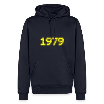 1979 - Männer Premium Bio Hoodie - Navy - Vorne - Nico (187cm)