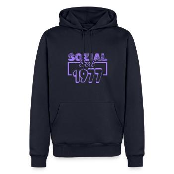 Travailleur social 1977 - Sweat à capuche Premium bio Homme - bleu marine - Devant - Nico (187cm)