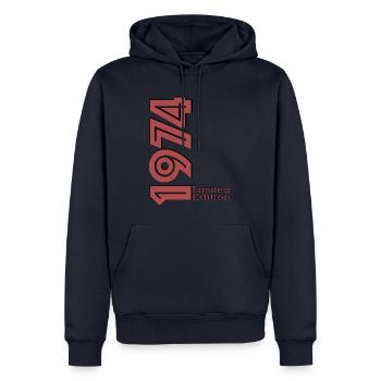 1974Limited Edition - Männer Premium Bio Hoodie - Navy - Vorne - Nico (187cm)