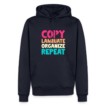Copy Laminate Organize Repeat - Männer Premium Bio Hoodie - Navy - Vorne - Nico (187cm)
