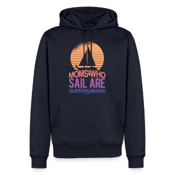 Moms Who Sail Are Superhumans - Männer Premium Bio Hoodie - Navy - Vorne - Nico (187cm)