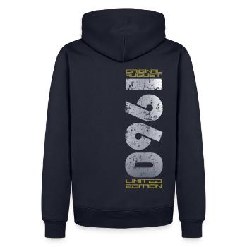 64ème Anniversaire Original Août 1960 Millésime 1960 - Sweat à capuche Premium bio Homme - bleu marine - Dos - Nico (187cm)