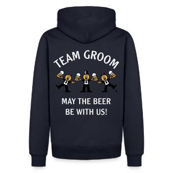 Team Groom (Caricature / Bière avec nous / 3C / W) - Sweat à capuche Premium bio Homme - bleu marine - Dos - Nico (187cm)