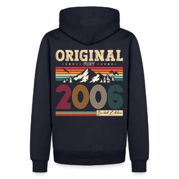 Original 2006 Millésime 2006 18ème anniversaire 2006 - Sweat à capuche Premium bio Homme - bleu marine - Dos - Nico (187cm)