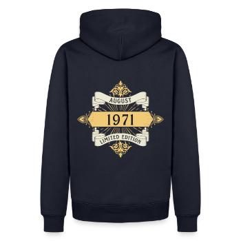 Août 1971 Anniversaire Édition Limitée - Sweat à capuche Premium bio Homme - bleu marine - Dos - Nico (187cm)