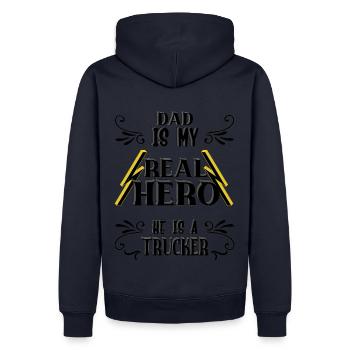 Papa mon vrai héros, camionneur, fierté, cadeau, - Sweat à capuche Premium bio Homme - bleu marine - Dos - Nico (187cm)