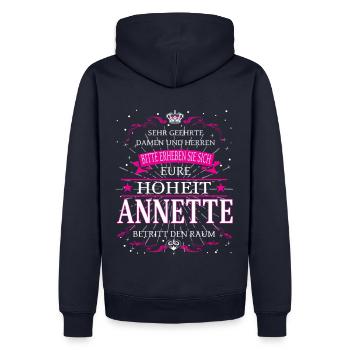 Eure Hoheit Annette betritt den Raum - Männer Premium Bio Hoodie - Navy - Hinten - Nico (187cm)