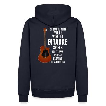 ICH MACHE KEINE FEHLER WENN ICH GITARRE SPIELE... - Männer Premium Bio Hoodie - Navy - Hinten - Nico (187cm)