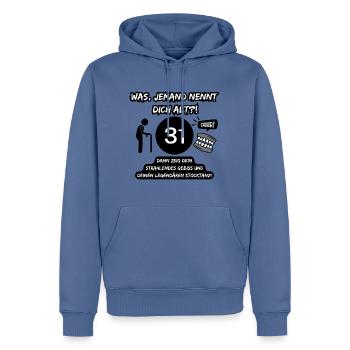 31 und legendär: Gebiss raus, Stocktanz an! - Männer Premium Bio Hoodie - Taubenblau - Vorne - Nico (187cm)