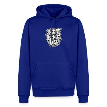 Not Like Us Berlin Graffiti - Männer Premium Bio Hoodie - Royalblau - Vorne - Nico (187cm)