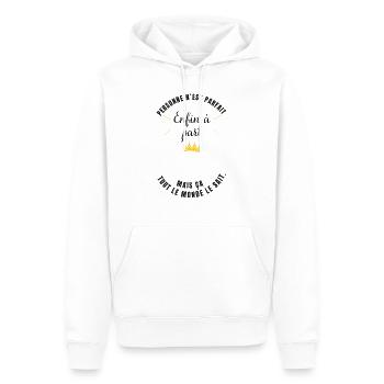 personne n’est parfait à part -t shirt personnalis - Sweat à capuche Premium bio Homme - blanc - Devant - Nico (187cm)