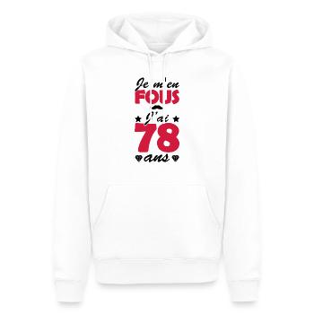 j'ai 78 ans / cadeau 78 ans / anniversaire 78 ans - Sweat à capuche Premium bio Homme - blanc - Devant - Nico (187cm)