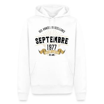 45 Ans Anniversaire Vintage Né(e) Septembre 1977 - Sweat à capuche Premium bio Homme - blanc - Devant - Nico (187cm)