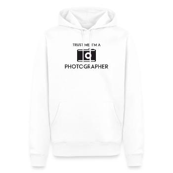 Vertrau mir, ich bin Fotograf - Männer Premium Bio Hoodie - Weiß - Vorne - Nico (187cm)
