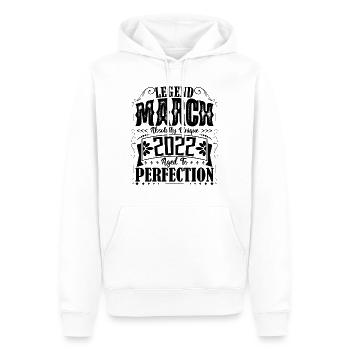 März 2022. Geburtstagsgeschenk März 2022. März. - Männer Premium Bio Hoodie - Weiß - Vorne - Nico (187cm)