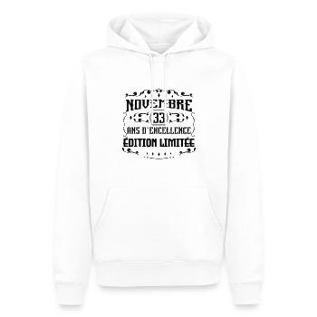 Novembre 33 Ans - idée cadeau Anniversaire - Sweat à capuche Premium bio Homme - blanc - Devant - Nico (187cm)