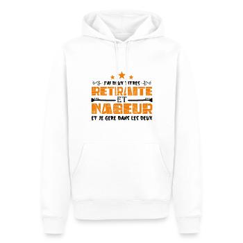 J'ai deux titres Retraite et Nageur. Cadeau - Sweat à capuche Premium bio Homme - blanc - Devant - Nico (187cm)