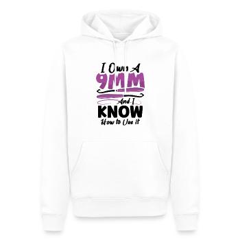 I own a 9mm and I know how to use it - Männer Premium Bio Hoodie - Weiß - Vorne - Nico (187cm)