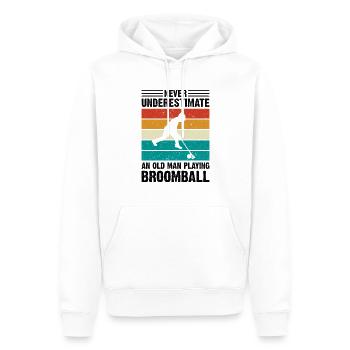 Never Underestimate An Old Man Playing Broomball - Männer Premium Bio Hoodie - Weiß - Vorne - Nico (187cm)
