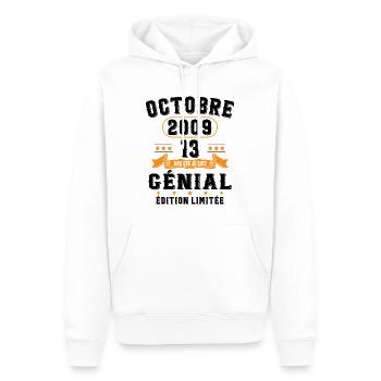 13 Ans Anniversaire Vintage En Octobre 2009 - Sweat à capuche Premium bio Homme - blanc - Devant - Nico (187cm)