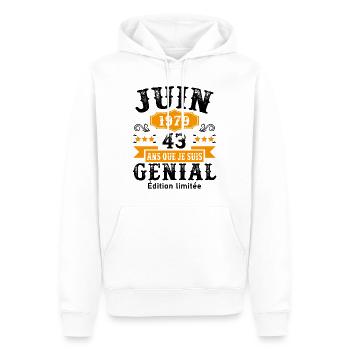 43 Ans Anniversaire Vintage Né(e) en Juin 1979 - Sweat à capuche Premium bio Homme - blanc - Devant - Nico (187cm)