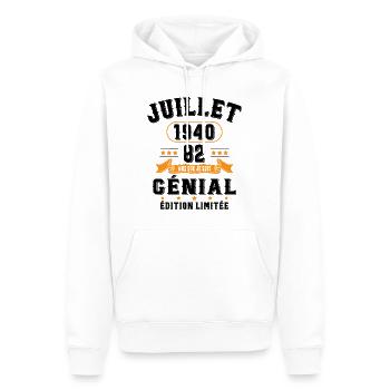 82 Ans Anniversaire Vintage Né(e) en Juillet 1940 - Sweat à capuche Premium bio Homme - blanc - Devant - Nico (187cm)