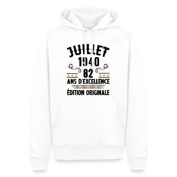 82 Ans Anniversaire Vintage Né(e) en Juillet 1940 - Sweat à capuche Premium bio Homme - blanc - Devant - Nico (187cm)