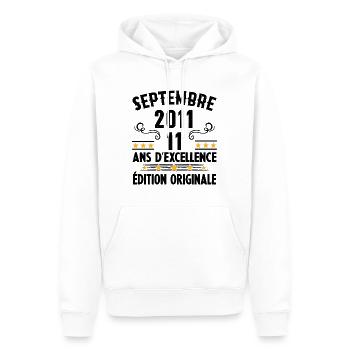 11 Ans Anniversaire Vintage Né(e) Septembre 2011 - Sweat à capuche Premium bio Homme - blanc - Devant - Nico (187cm)